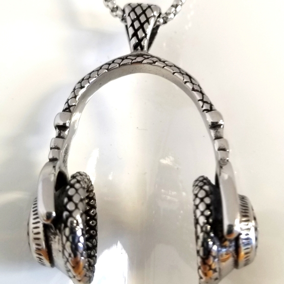 Mans Headphone Necklace - Picture 3 of 3